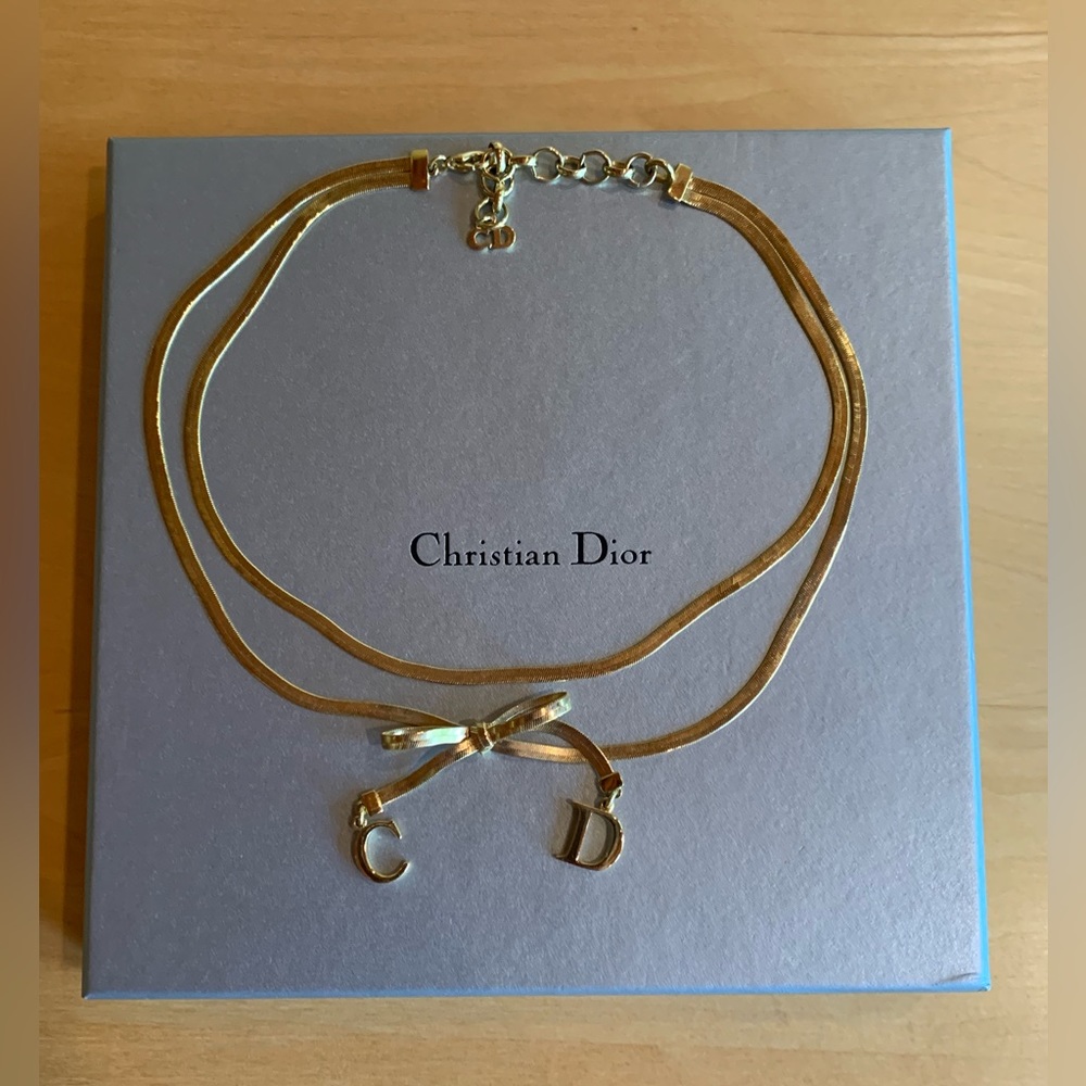 Christian Dior Ribbon Bow CD
Choker Necklace - Picture 5 of 6